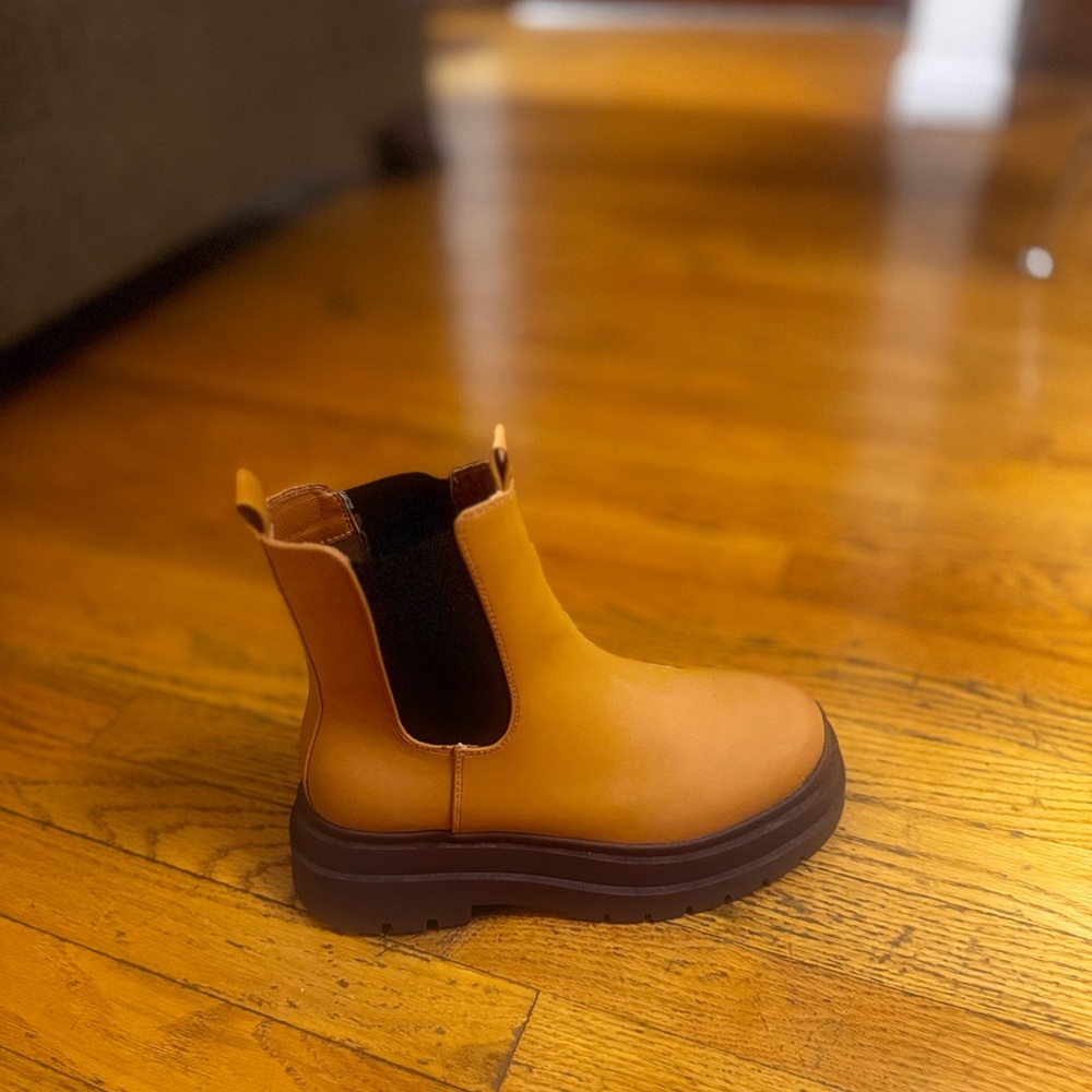 Urban outfitters boots size 9